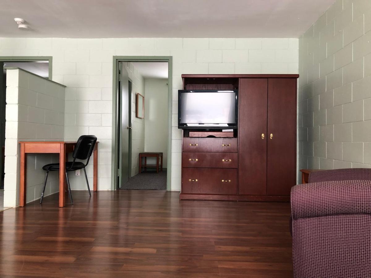 Chimo Motel Cochrane Exteriér fotografie