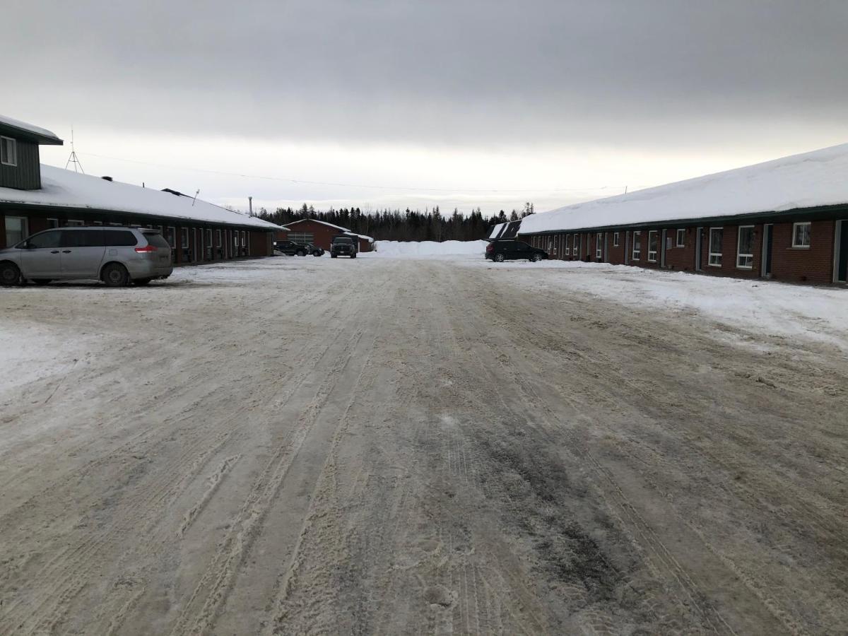 Chimo Motel Cochrane Exteriér fotografie